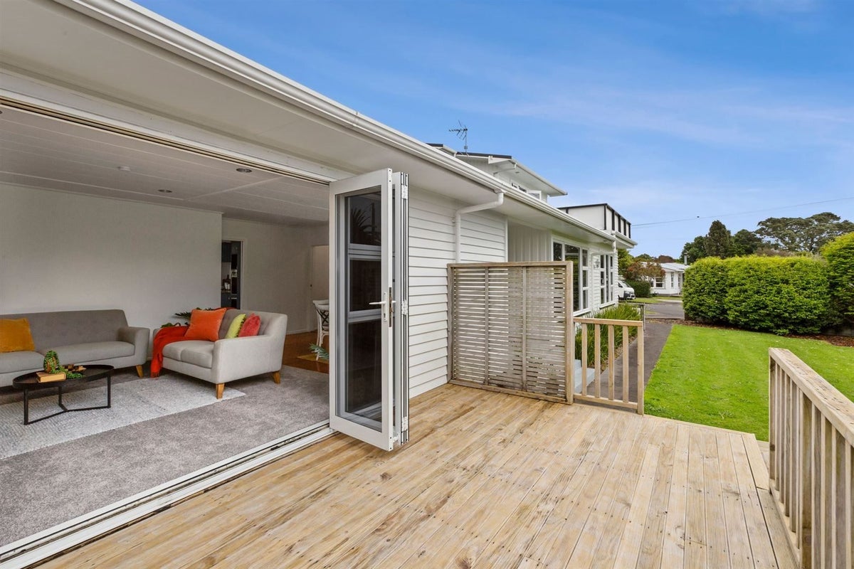 28 Budleigh Street, Frankleigh Park, New Plymouth - Carousel 2