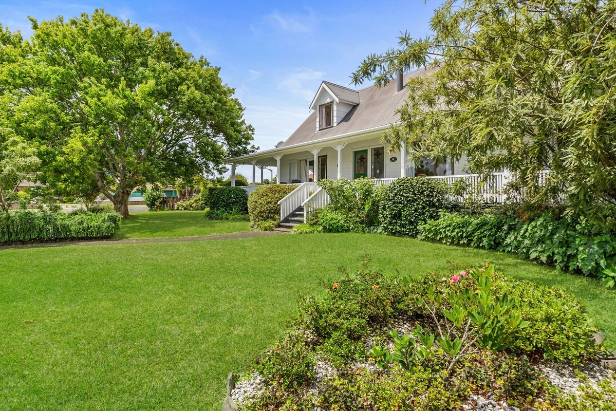 7 Grace Avenue, Te Aroha, Te Aroha - Carousel 1