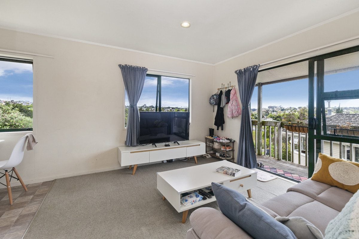 10 Totaravale Drive, Totara Vale, Auckland - Carousel 2