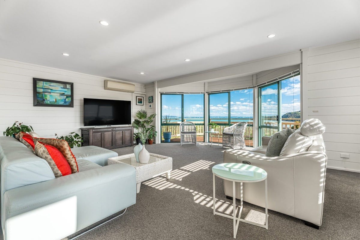 18 Huia Street, Oneroa, Waiheke Island - Carousel 2