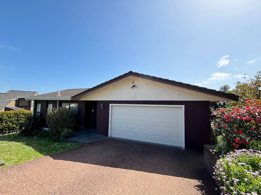 5 Kingsclere Place, Goodwood Heights, Auckland - Carousel 1