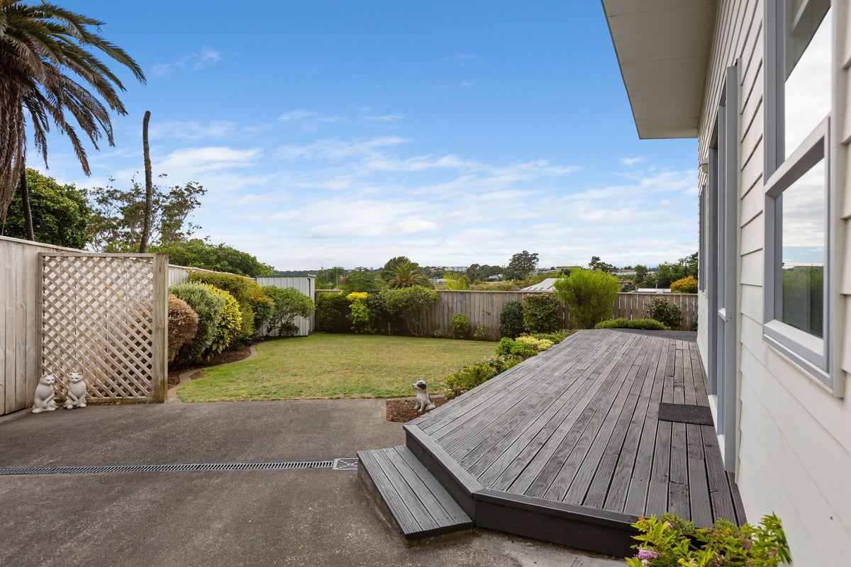 18A Raniera Street, Glen Avon, New Plymouth - Carousel 15