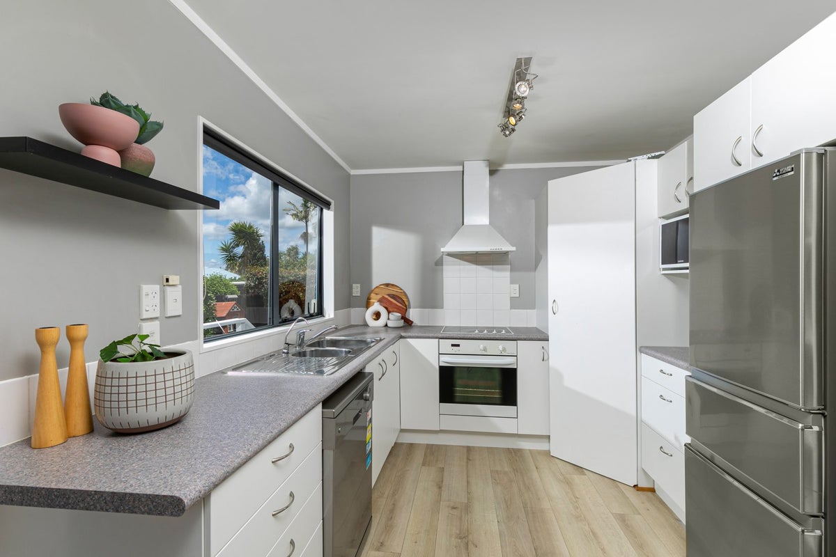 8 Swanson Oaks, Swanson, Auckland - Carousel 2