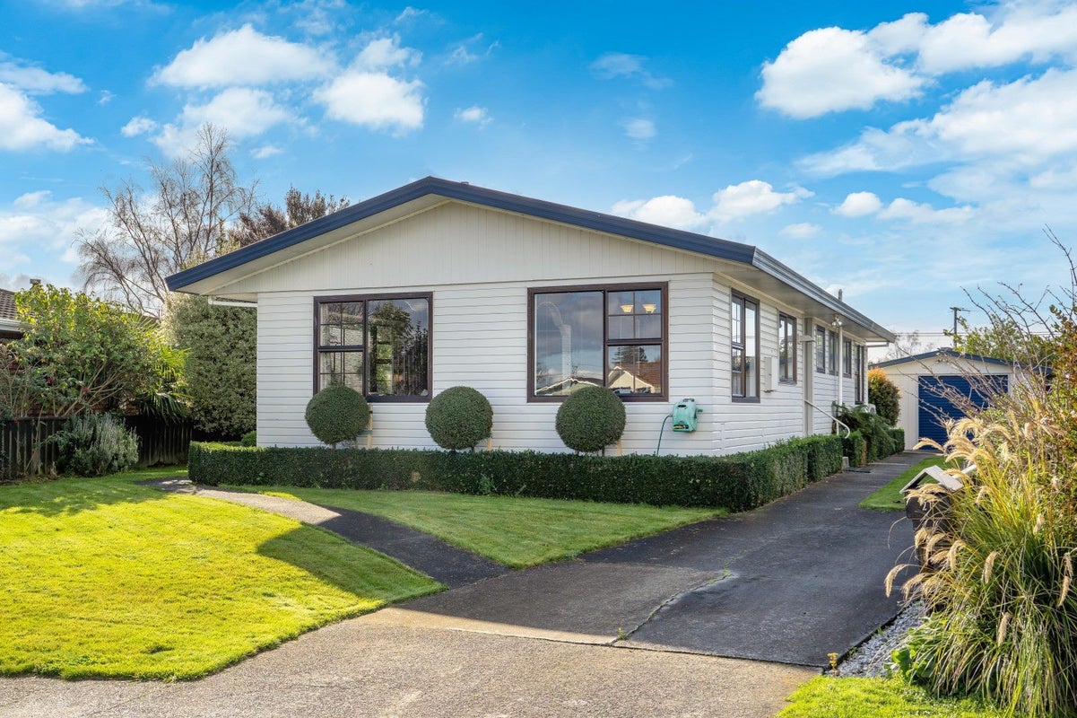 21 Lowes Place, Solway, Masterton - Carousel 1