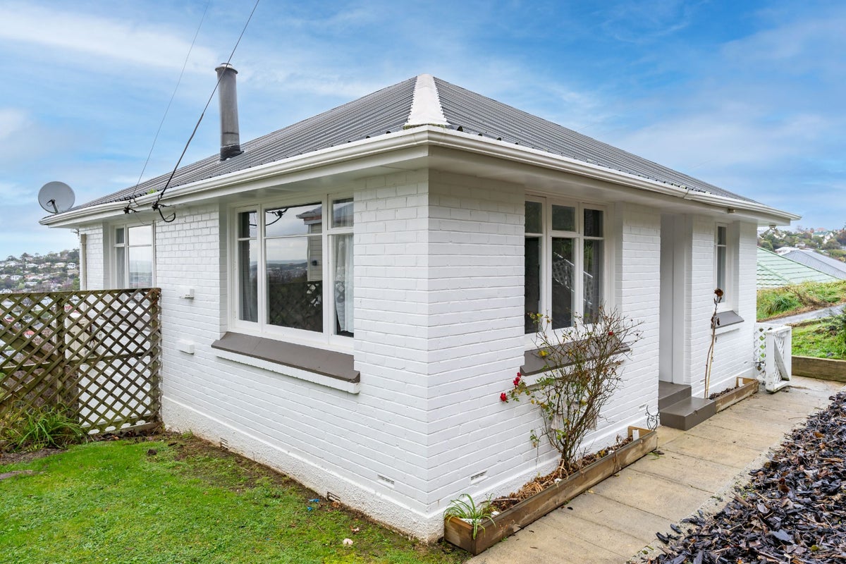 62 Lindsay Road, Balaclava, Dunedin - Carousel 1
