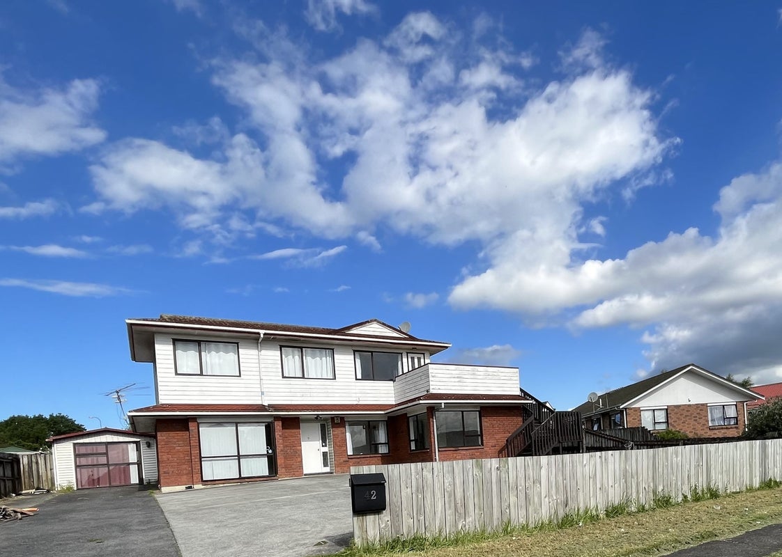 42 Aviemore Drive, Highland Park, Auckland - Carousel 1