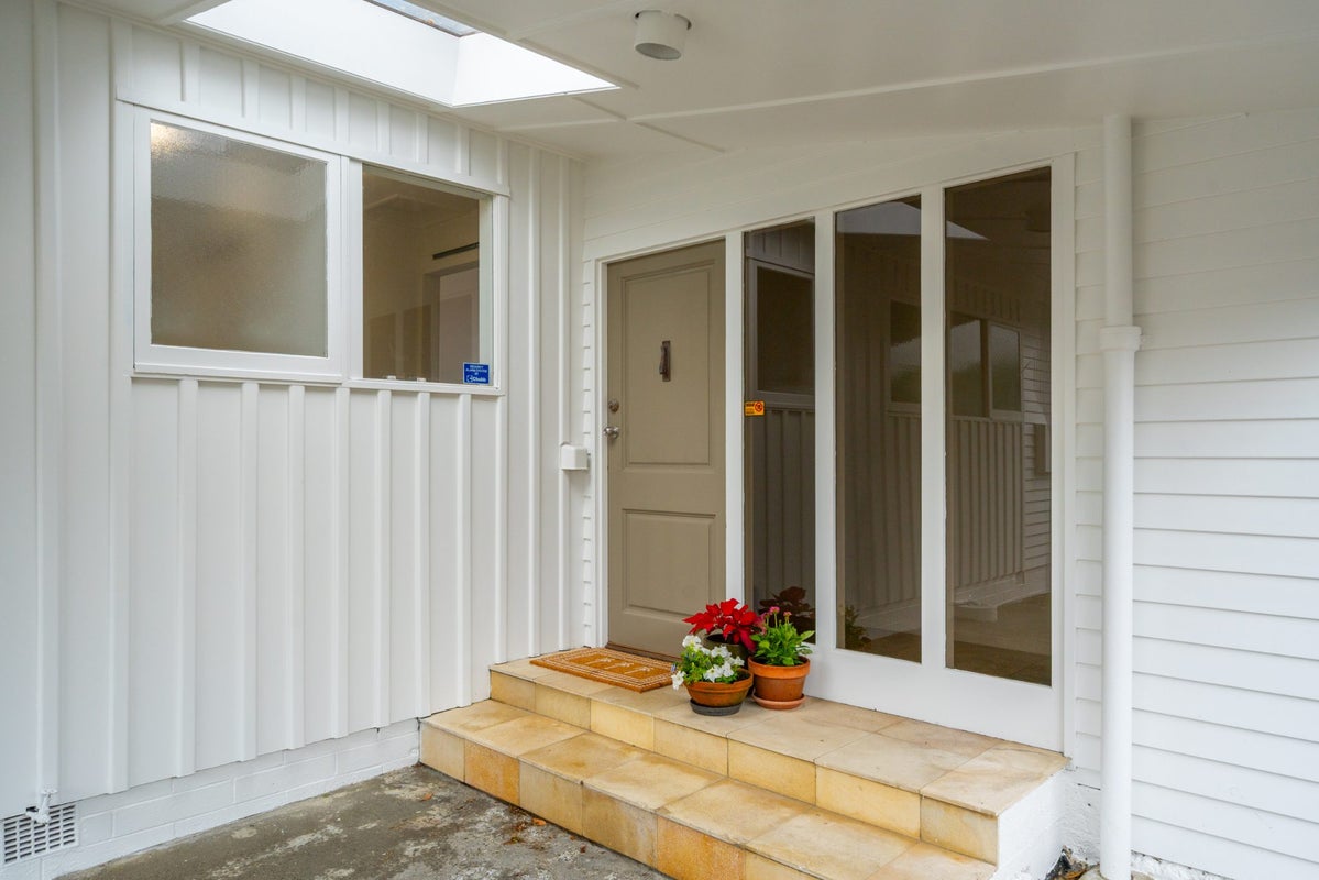 5 Chudleigh Grove, Churton Park, Wellington - Carousel 2