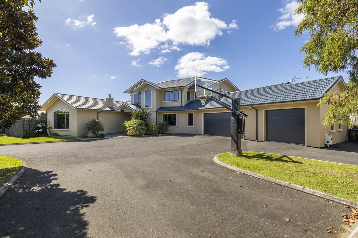 49 Shelter Grove, Frankleigh Park, New Plymouth - Carousel 1
