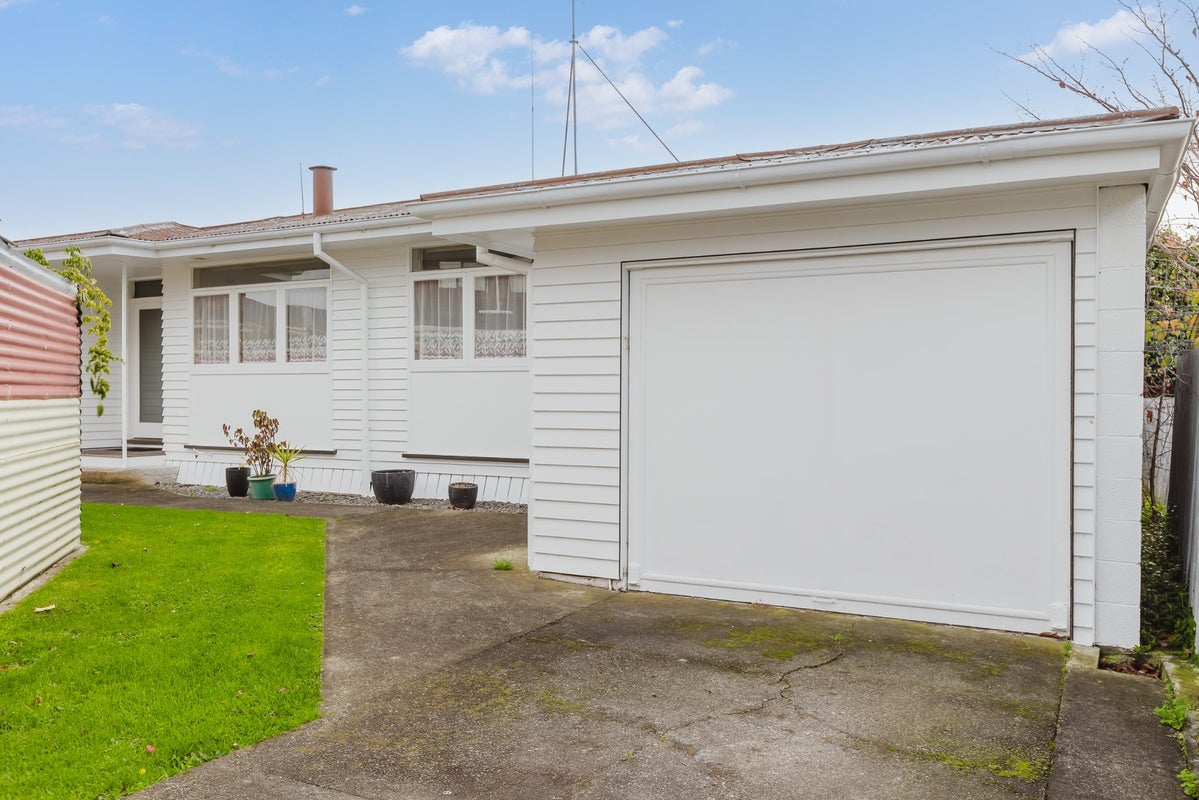 4 Innes Place, Roslyn, Palmerston North - Carousel 1
