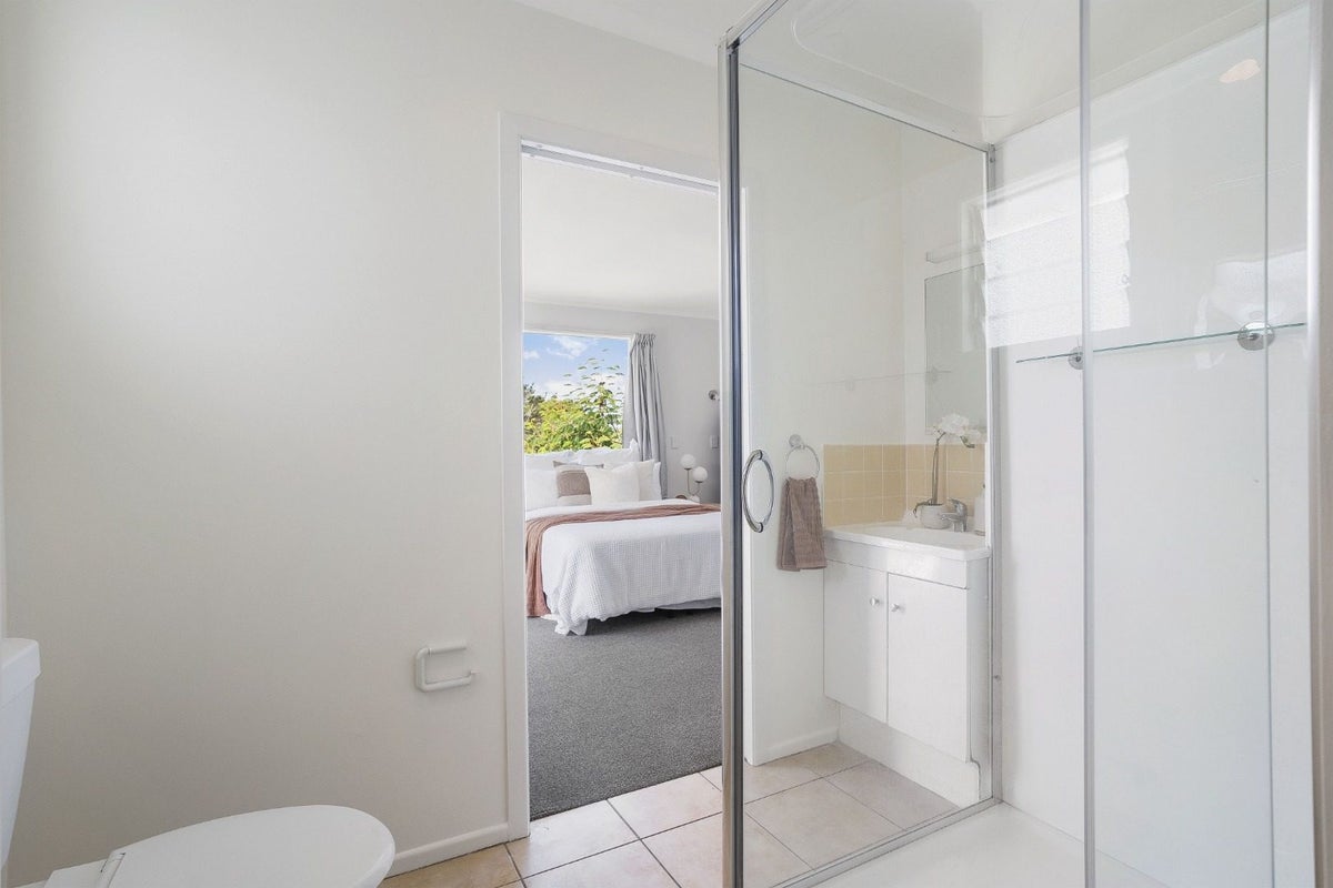10 Windy Ridge Road, Glenfield, Auckland - Carousel 19