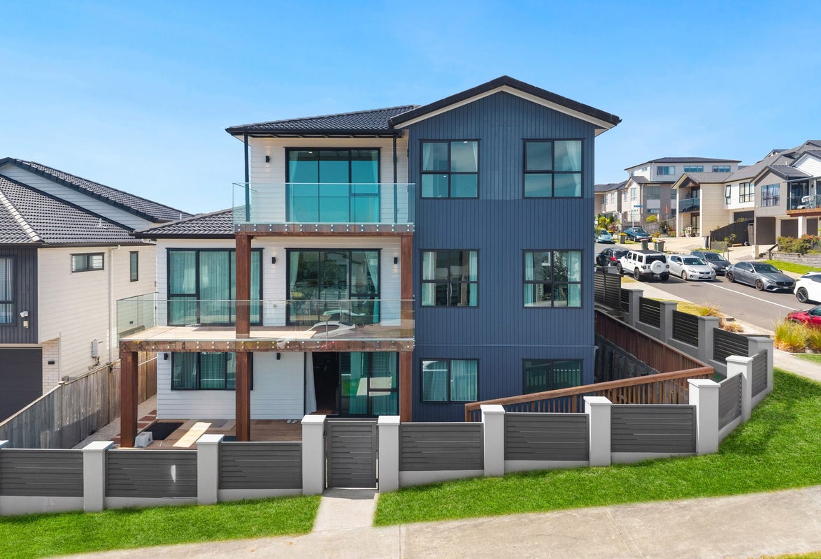 2 Drumnaconagher Road, Flat Bush, Auckland - Carousel 1