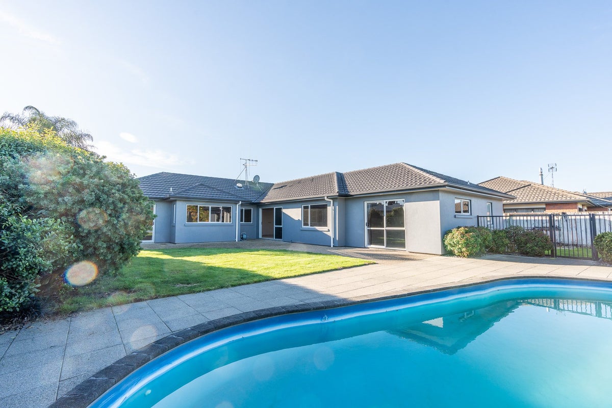10 Burgundy Court, Rototuna, Hamilton - Carousel 1