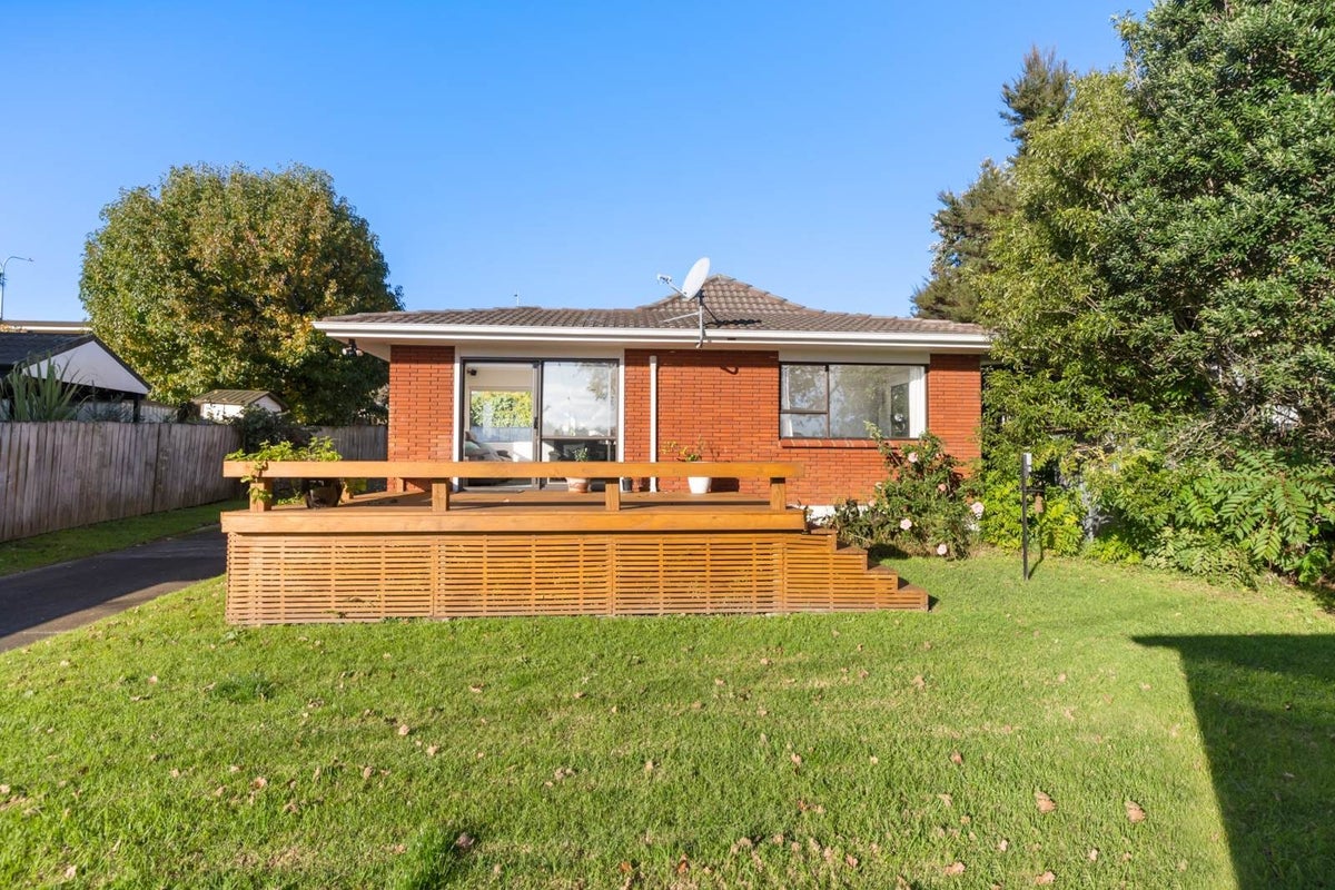 1/4A Manuka Road, Glenfield, Auckland - Carousel 1