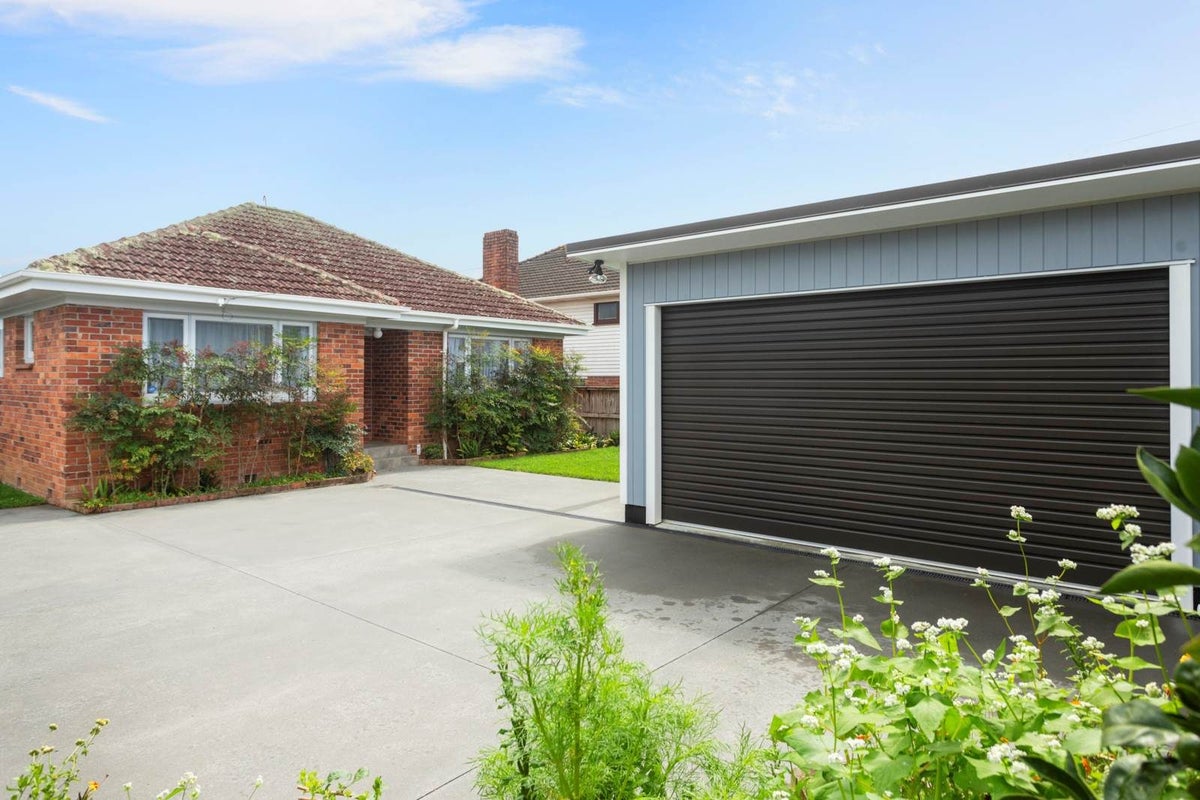 37 Mount Roskill Road, Mount Roskill, Auckland - Carousel 1