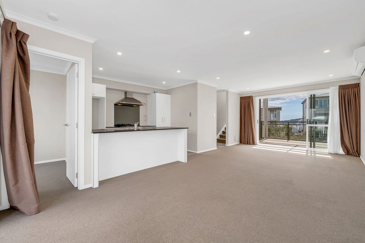 6 Panakenake Way, Flat Bush, Auckland - Carousel 2