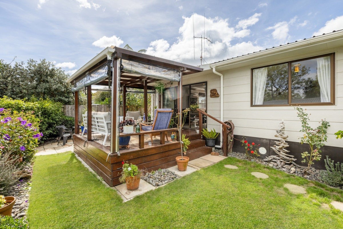 6 Pokapu Place, Bethlehem, Tauranga - Carousel 2