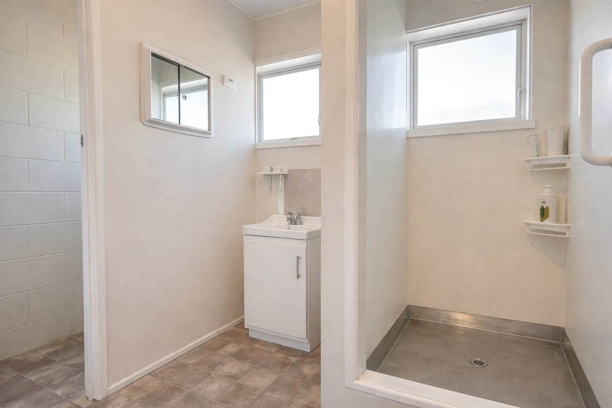 13 Koromiko Street, New Lynn, Auckland - Carousel 5