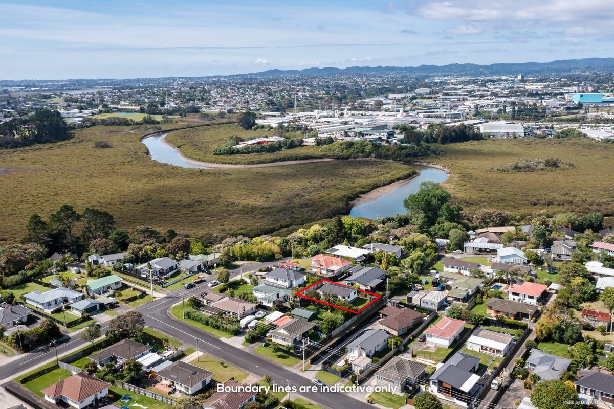 2/121 Matipo Road, Te Atatu Peninsula, Auckland - Carousel 2