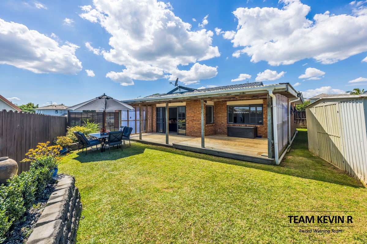 10 Royalpark Place, Favona, Auckland - Carousel 1