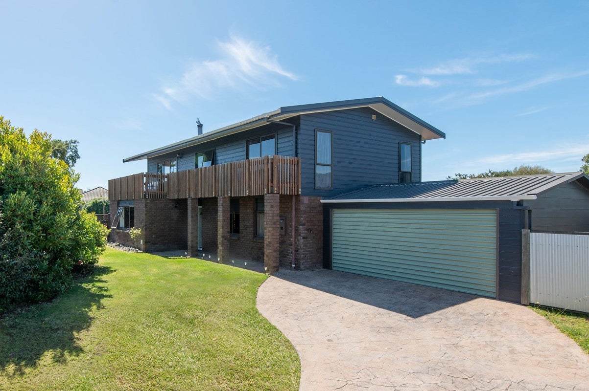 27 Burton Place, Owhata, Rotorua - Carousel 2