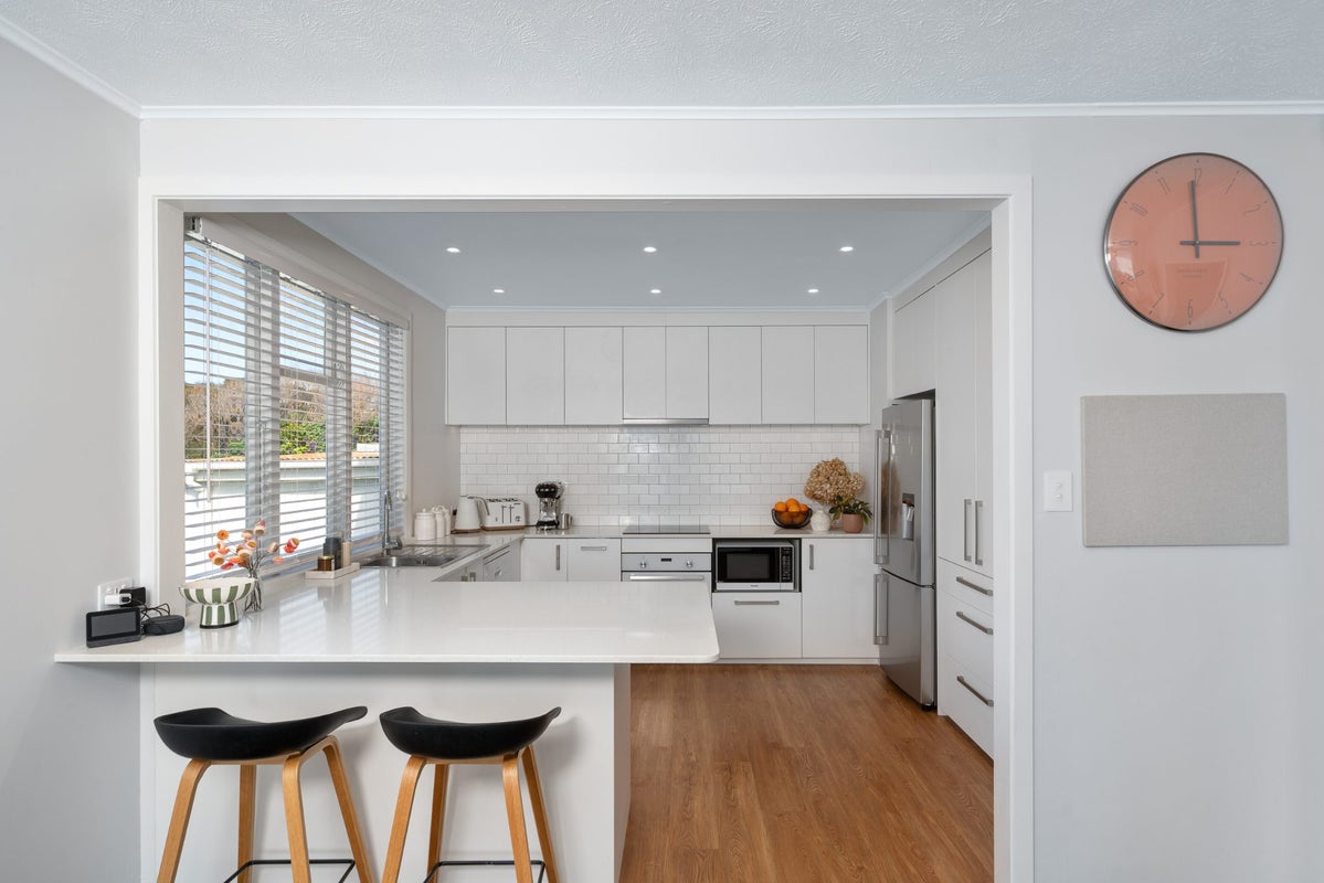 35 Kapiti Crescent, Titahi Bay, Porirua - Carousel 2