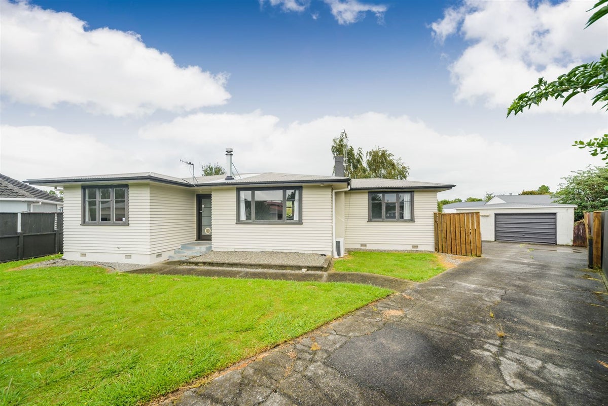 10 Lewis Place, Highbury, Palmerston North - Carousel 1