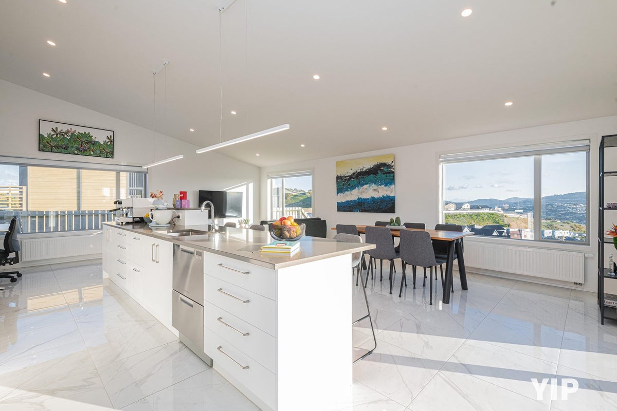93 Cedarwood Street, Woodridge, Wellington - Carousel 2
