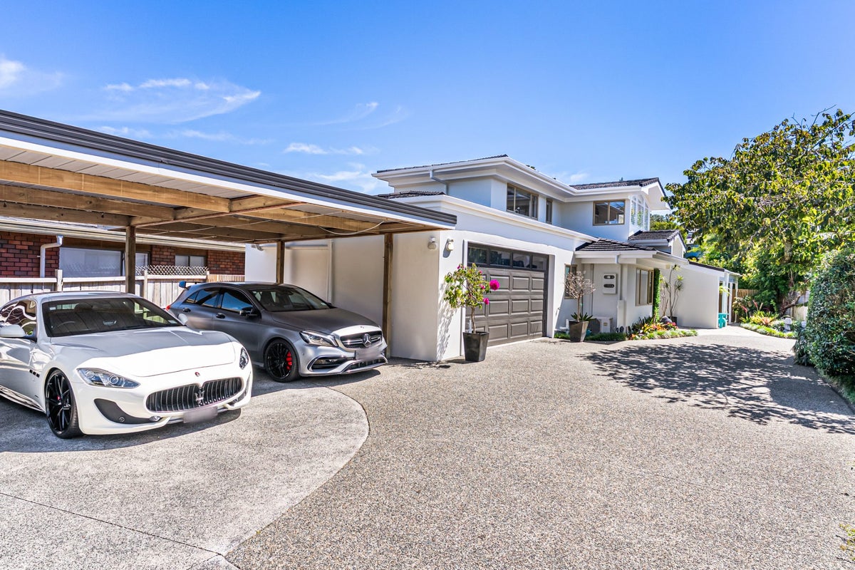 484 Beach Road, Murrays Bay, Auckland - Carousel 1