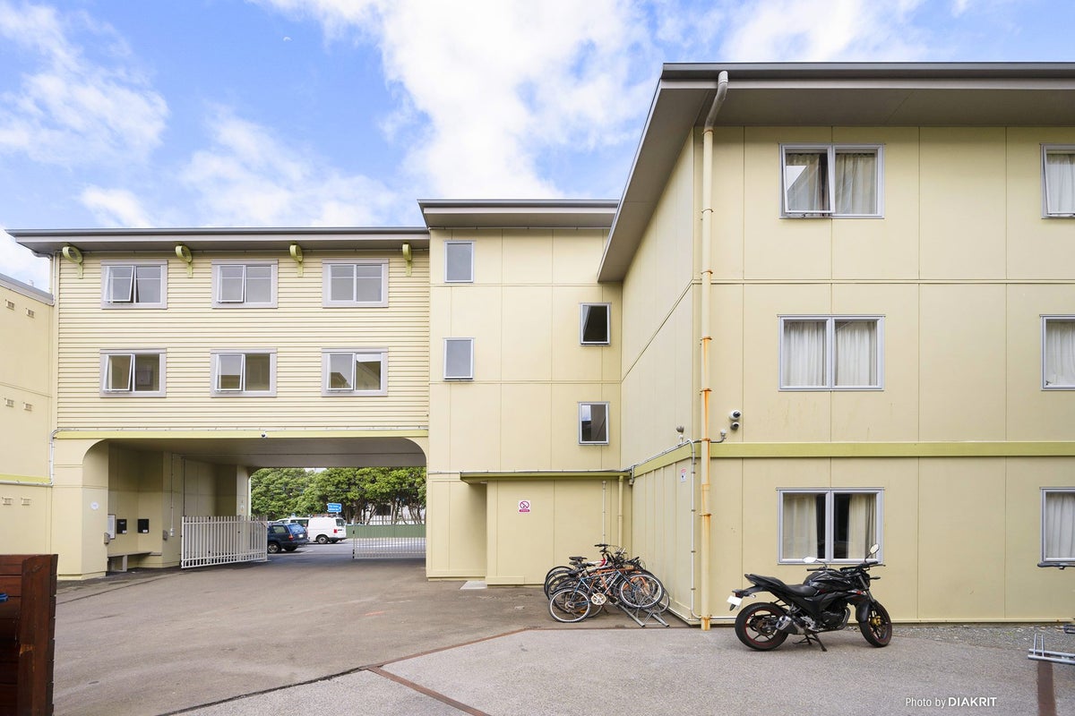 12/4 Sussex Street, Mount Cook, Wellington - Carousel 2