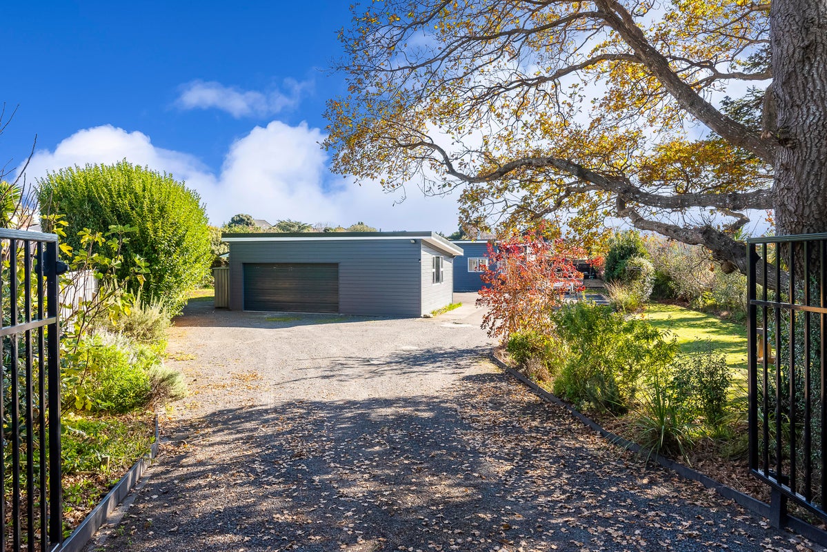 141 Alexander Road, Raumati Beach, Paraparaumu - Carousel 1