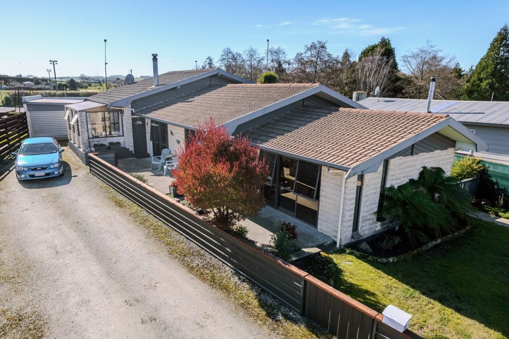 11 Charles Street, Weston, Oamaru - Carousel 1