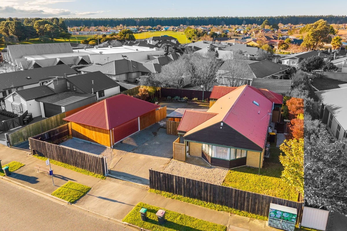 164 Queenspark Drive, Parklands, Christchurch - Carousel 1