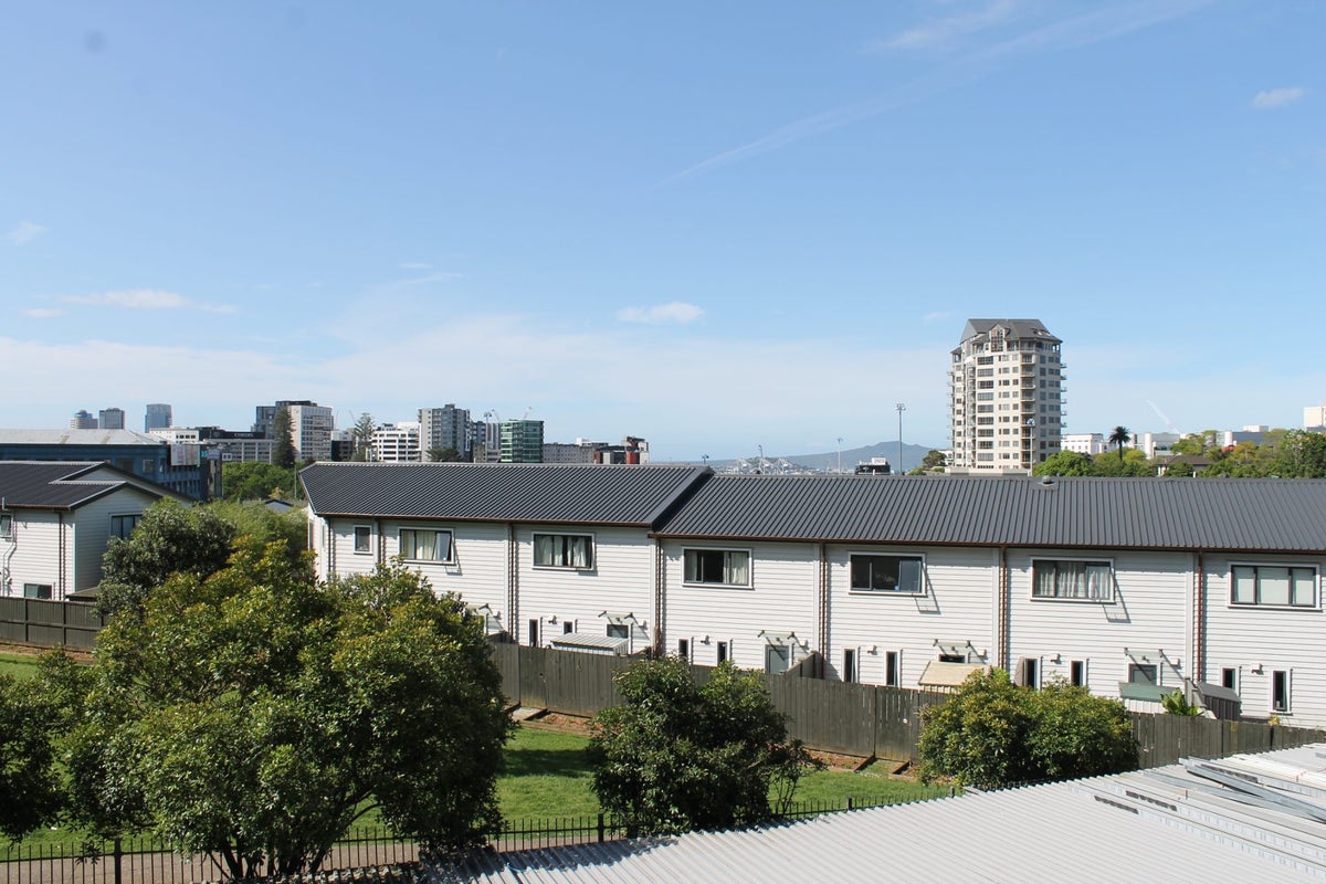2G/16 Burton Street, Grafton, Auckland - Carousel 1