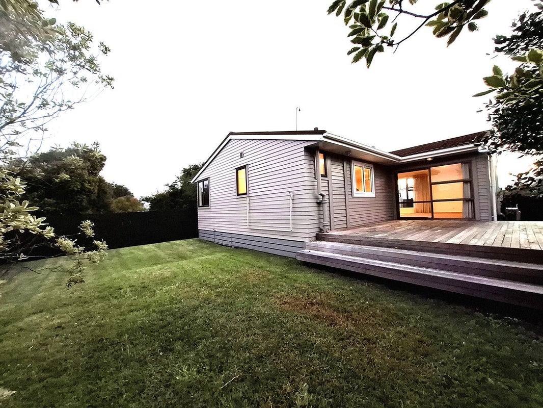 22A Kirrie Avenue, Te Atatu South, Auckland - Carousel 2