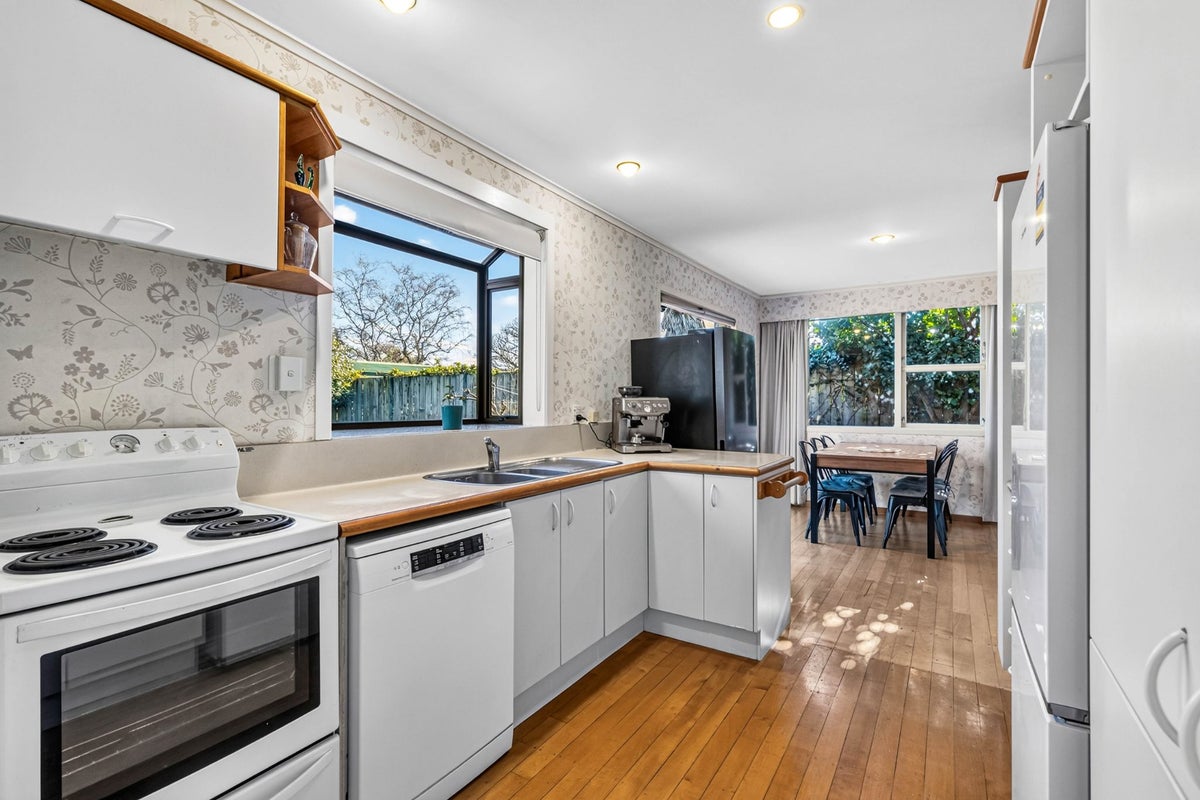 45 Regent Street, Silverdale, Hamilton - Carousel 2