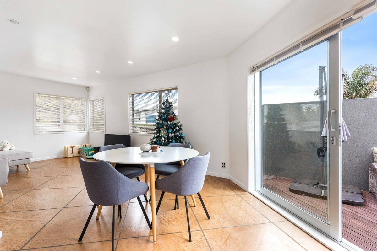 13A Seaview Terrace, Mount Albert, Auckland - Carousel 2