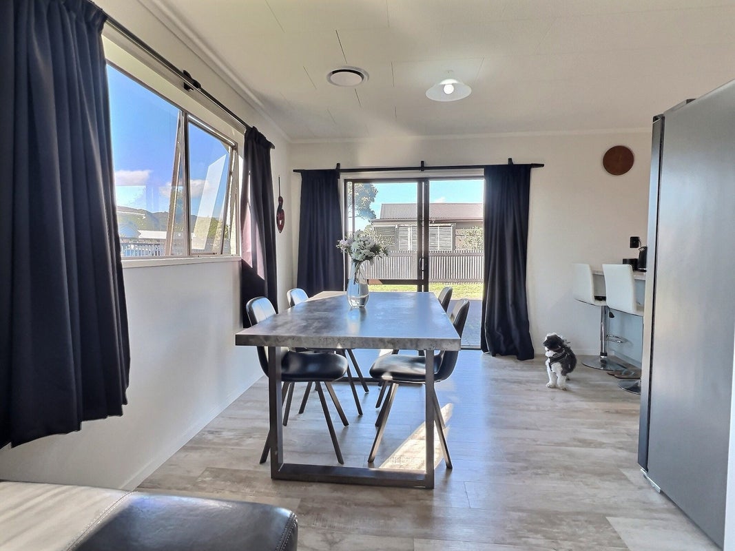 18 Reeves Street, Waikanae Beach, Waikanae - Carousel 14