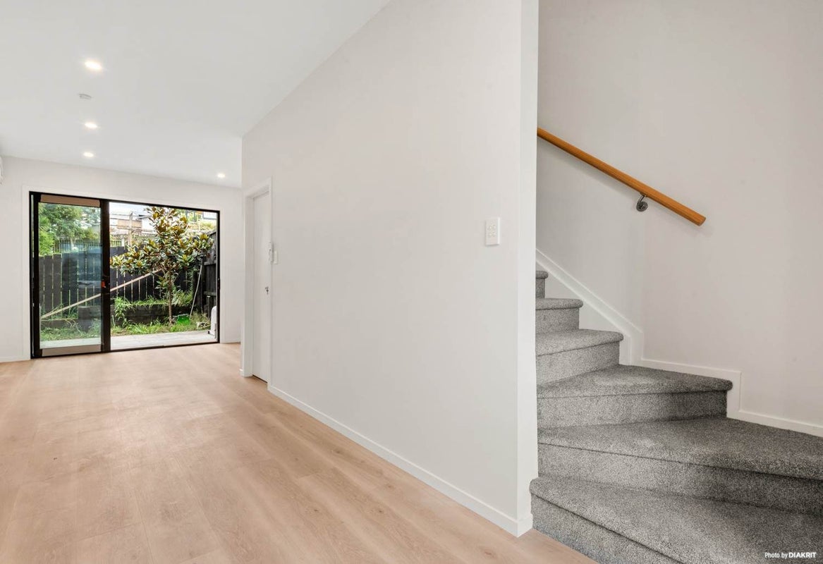 55E Redwood Drive, Massey, Auckland - Carousel 11