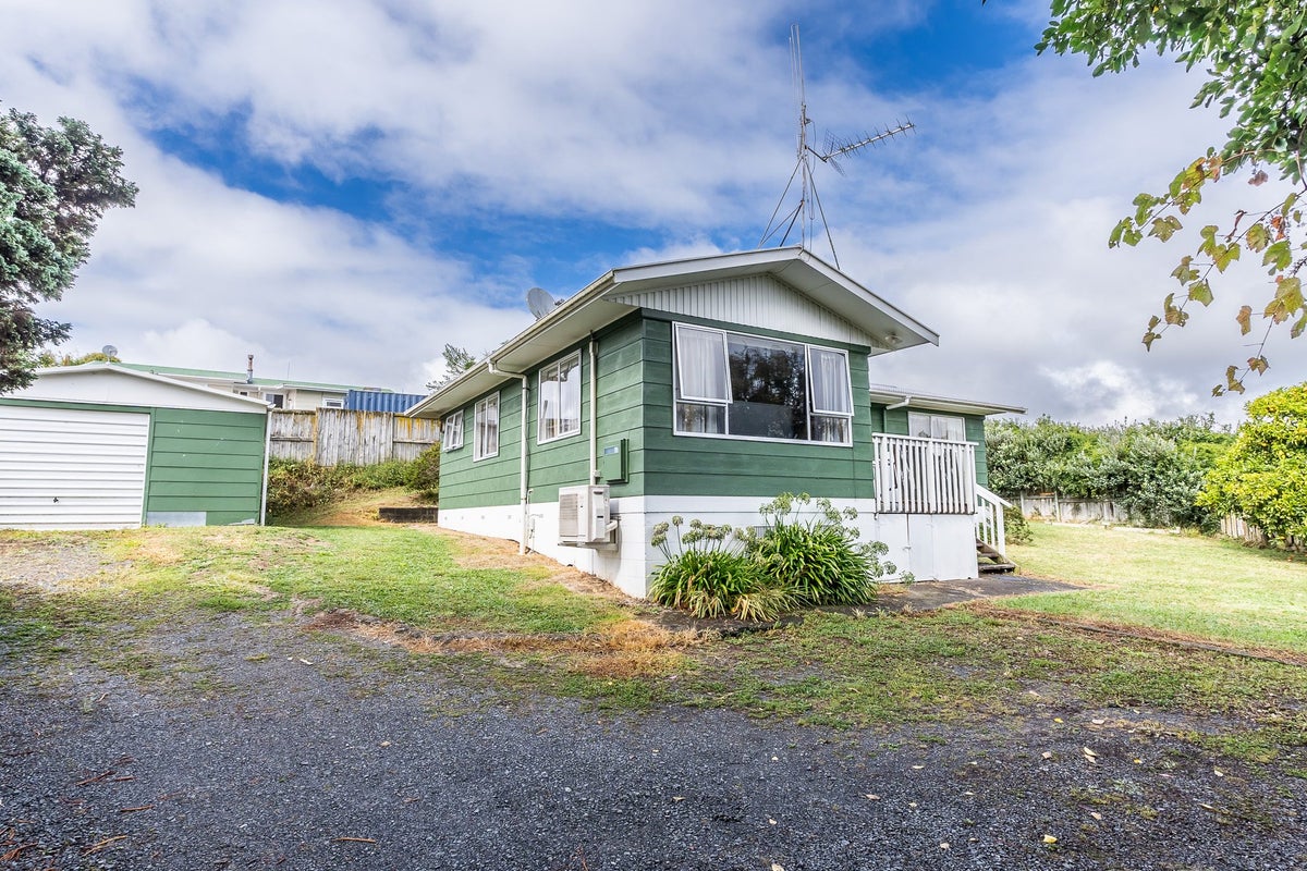 8 Norfolk Place, Pukete, Hamilton - Carousel 2