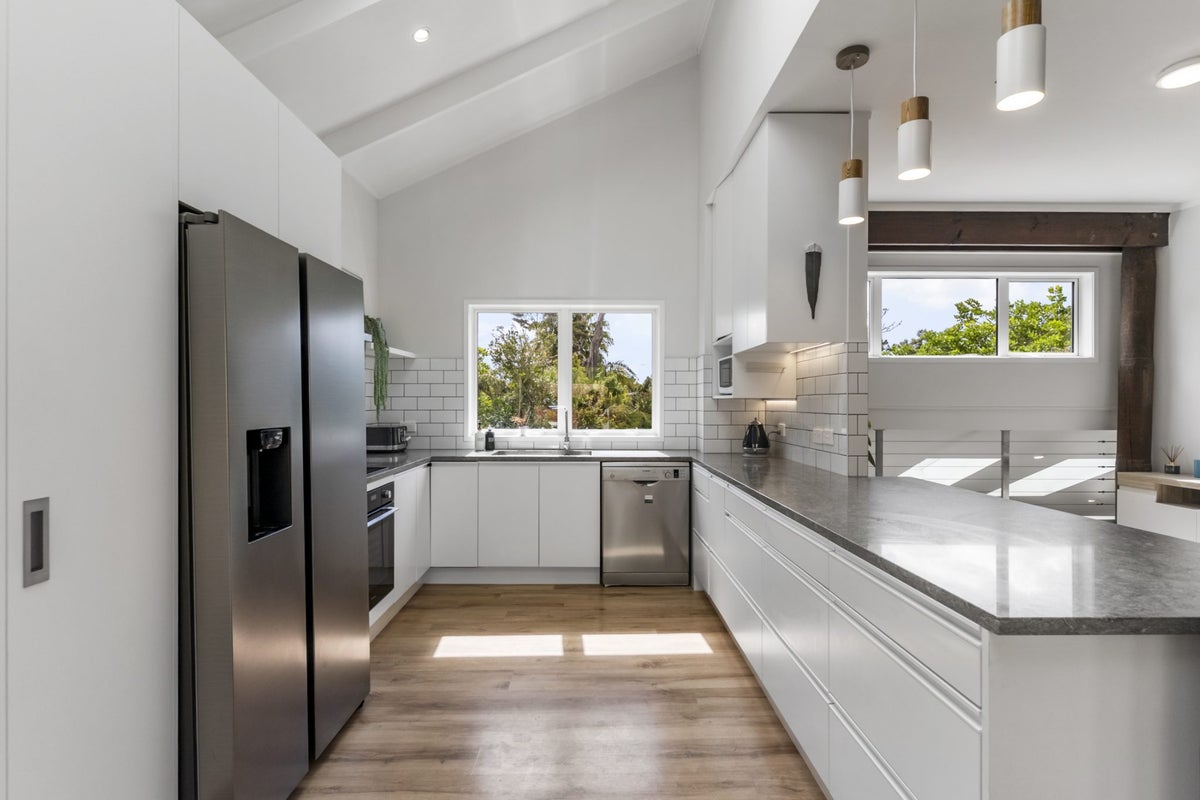 8 Miraka Place, Birkenhead, Auckland - Carousel 1