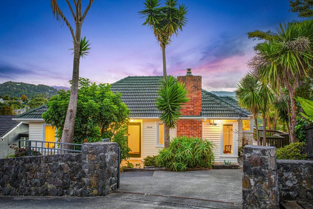 235A Titirangi Road, Titirangi, Auckland - Carousel 1