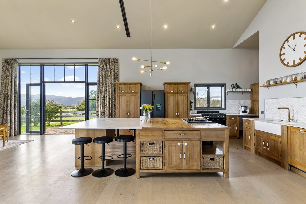 18 Falls Road, Papakura - Carousel 2
