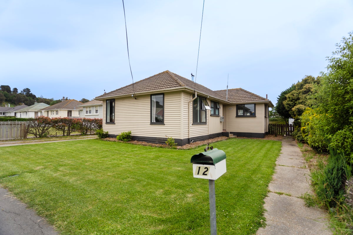 12 Raglan Street, Oamaru North, Oamaru - Carousel 1