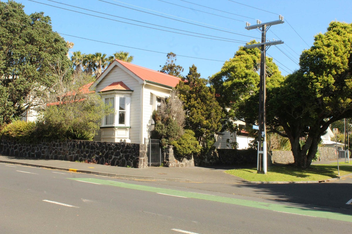 33 Mount Albert Road, Mount Albert, Auckland - Carousel 2