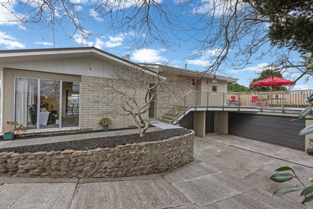 4 Evelyn Place, Welbourn, New Plymouth - Carousel 1
