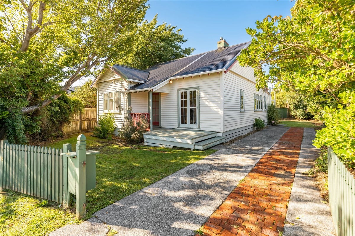 1/14 Pohutukawa Street, Woburn, Lower Hutt - Carousel 1