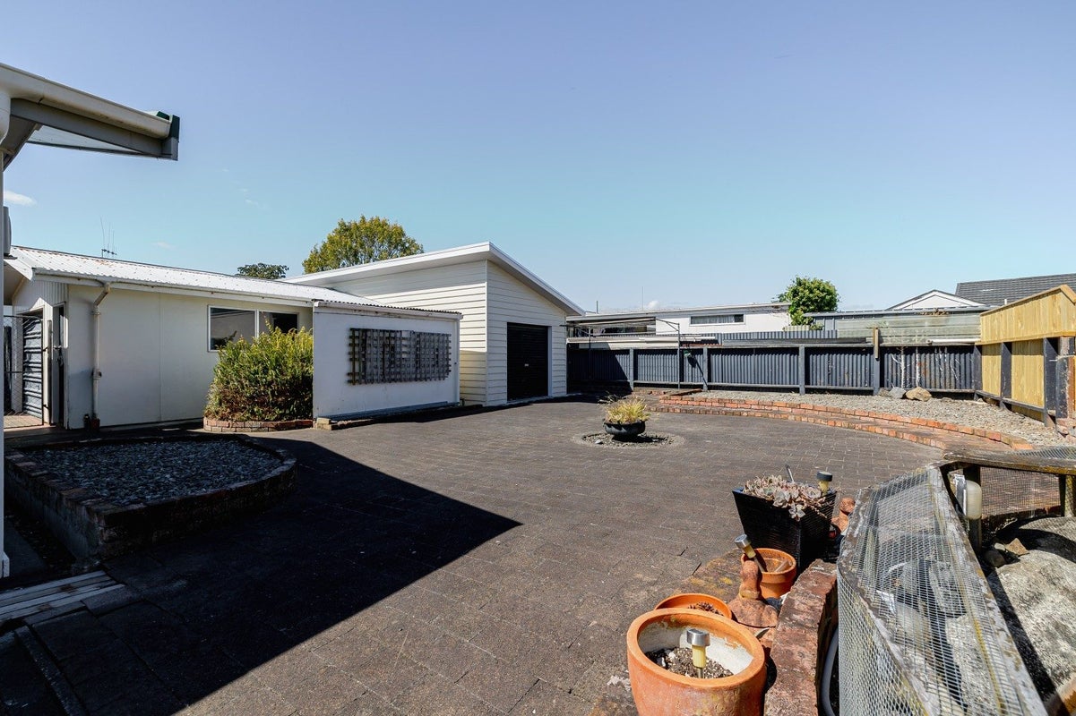 10 Lockhart Avenue, Milson, Palmerston North - Carousel 25