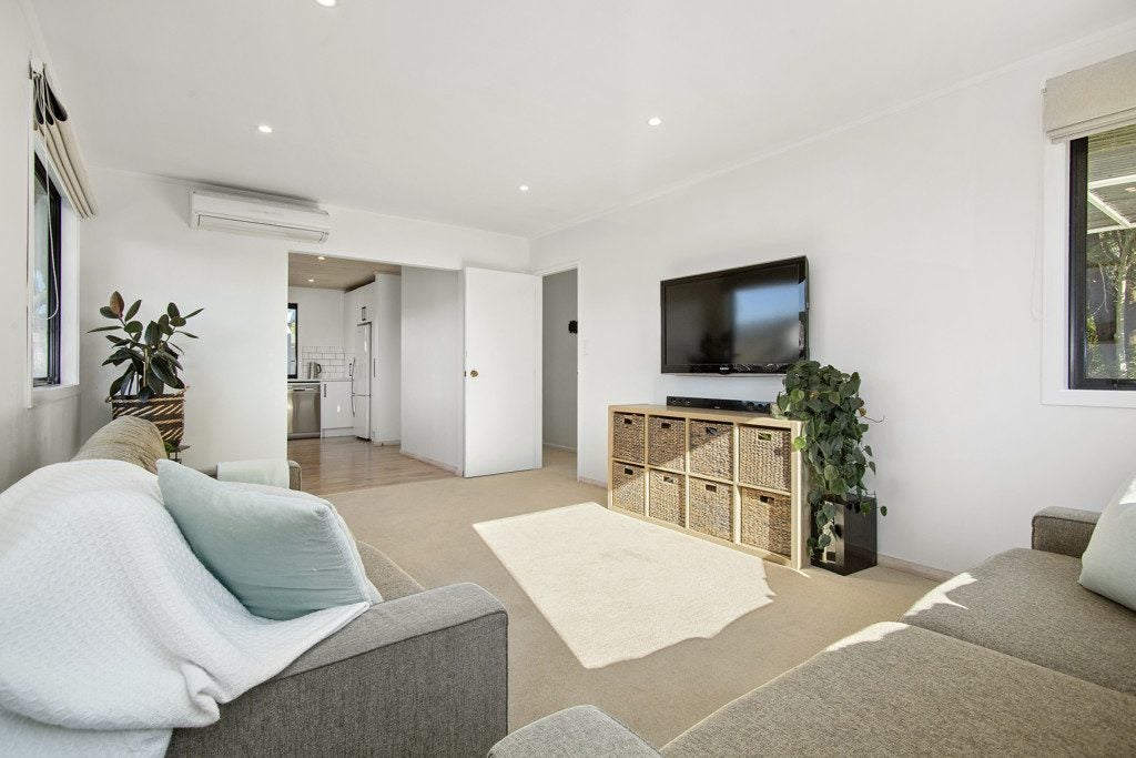 13 Forglen Place, Tawa, Wellington - Carousel 2