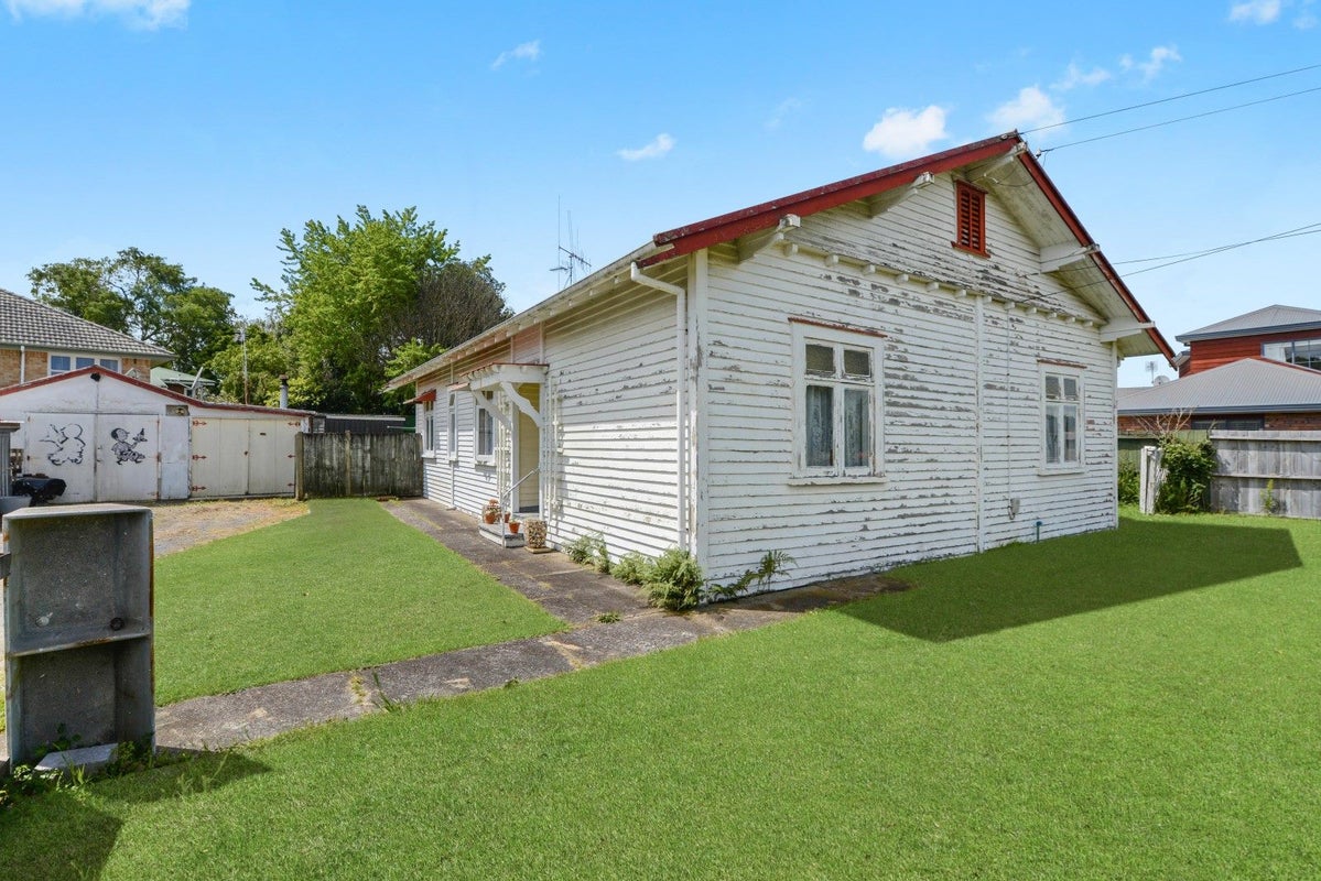 58 Graham Street, Hamilton East, Hamilton - Carousel 1