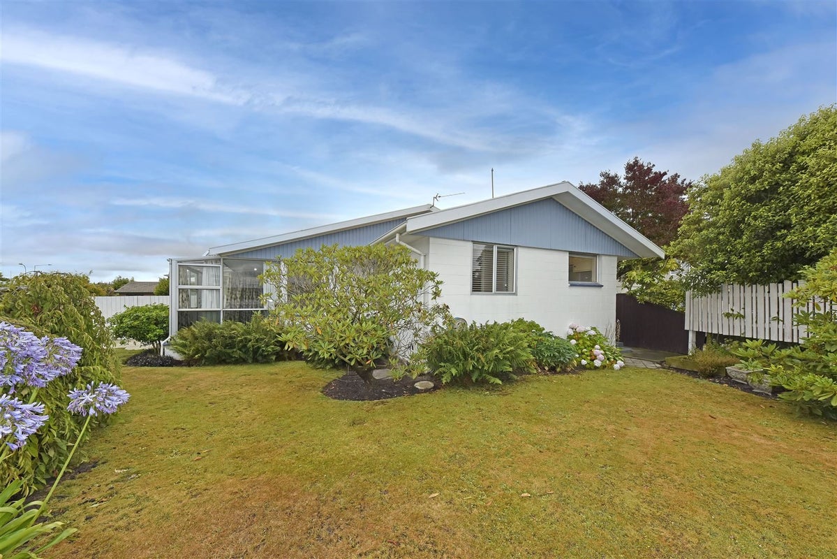 2/2 Loreto Place, Hornby, Christchurch - Carousel 1